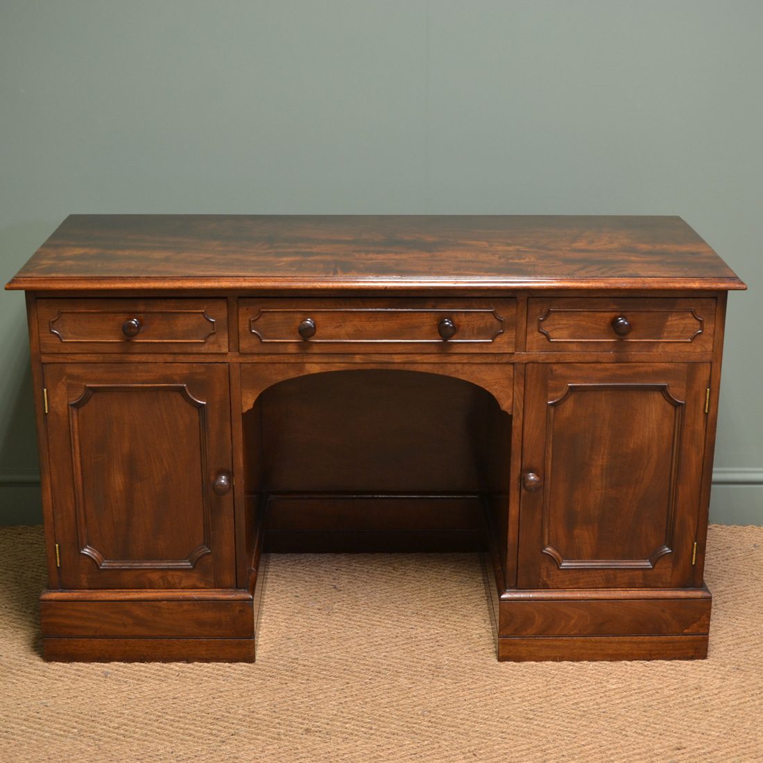 Superb Quality Lambs of Manchester Victorian Mahogany Antique Pedestal Desk