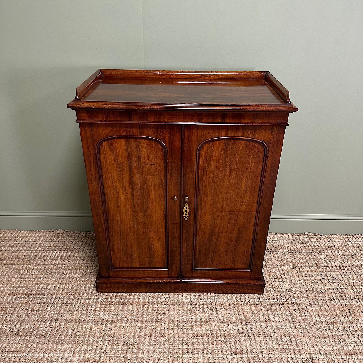 Quality Victorian Mahogany Cupboard with Fitted Interior 3 Quality Victorian Mahogany Cupboard with Fitted Interior