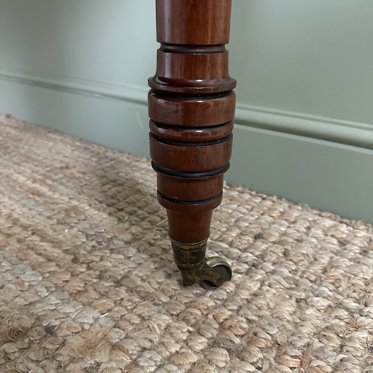Quality Antique Mahogany Dining Table by Gillows of Lancaster 10 Quality Antique Mahogany Dining Table by Gillows of Lancaster