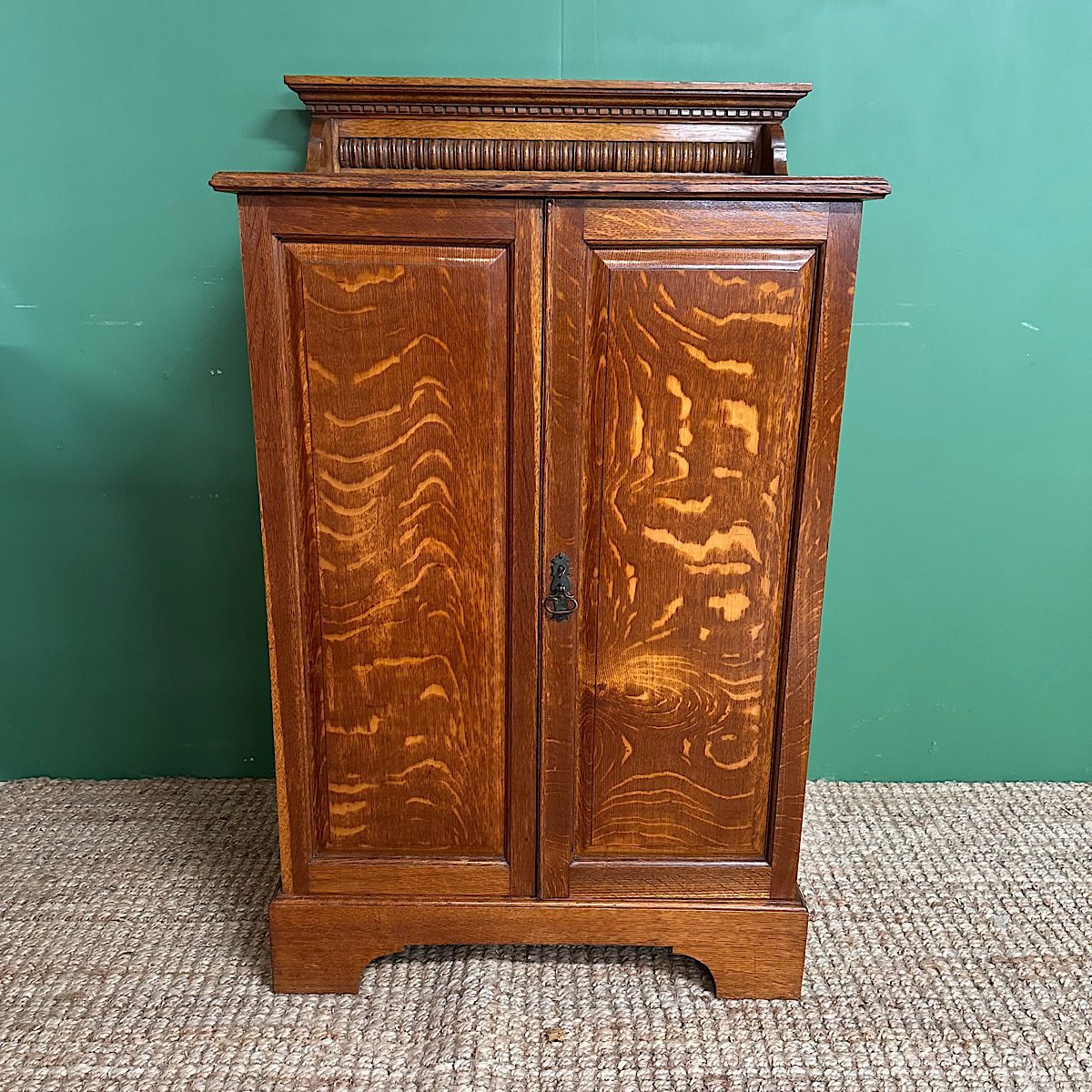 Stunning 19th century Antique Victorian Cupboard with Fitted Interior 1 Stunning 19th century Antique Victorian Cupboard