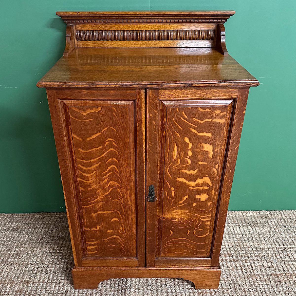 Stunning 19th century Antique Victorian Cupboard with Fitted Interior 8 Stunning 19th century Antique Victorian Cupboard