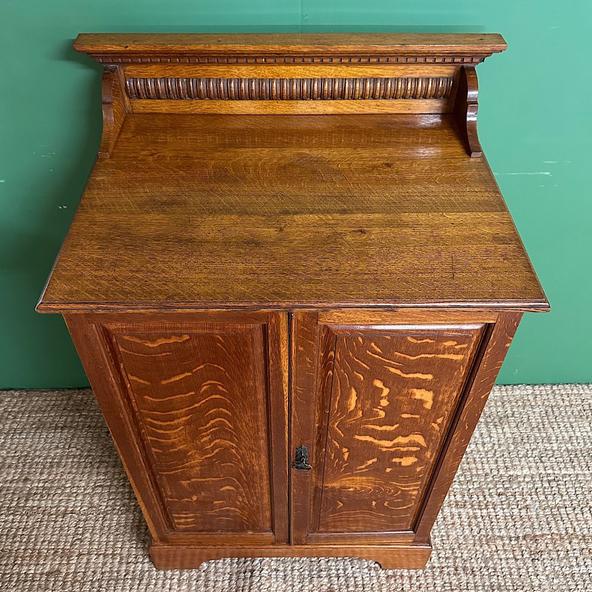 Stunning 19th century Antique Victorian Cupboard with Fitted Interior 7 Stunning 19th century Antique Victorian Cupboard