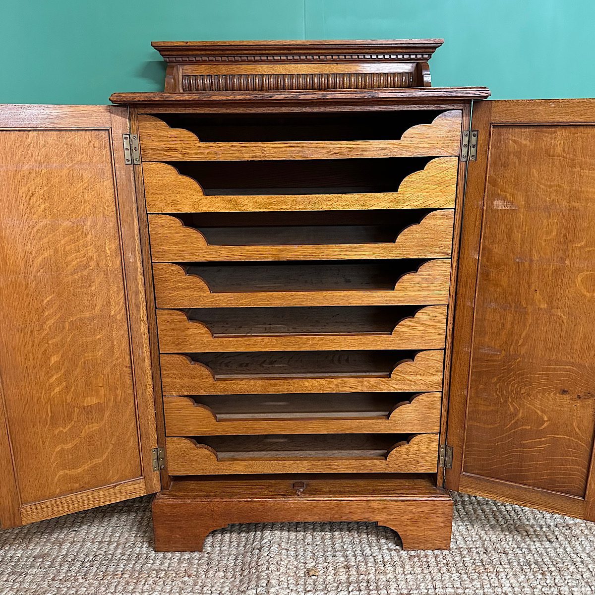 Stunning 19th century Antique Victorian Cupboard with Fitted Interior 4 Stunning 19th century Antique Victorian Cupboard
