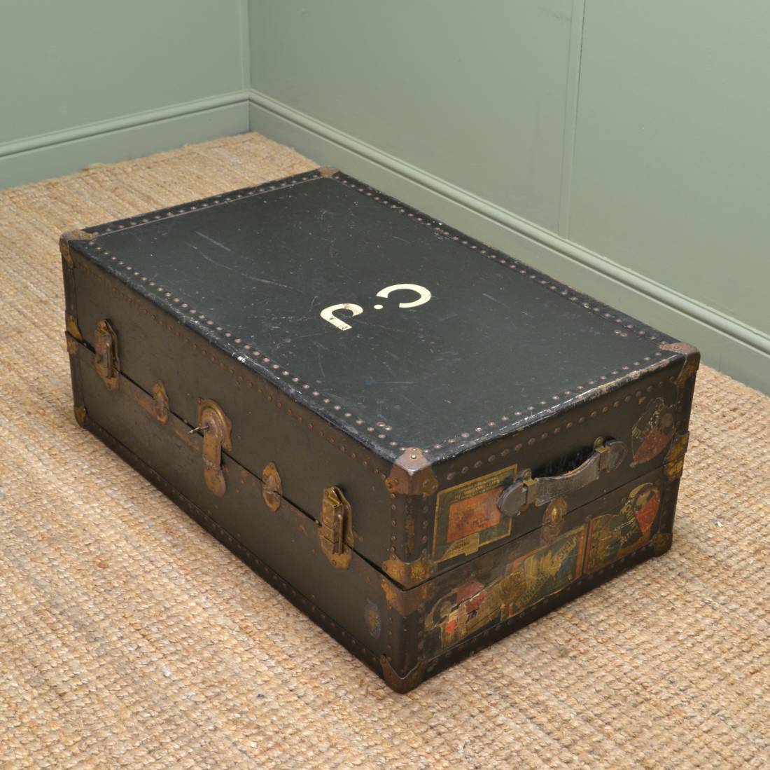English Cabinet Makers - A to Z. 87 Vintage Watajoy Travel Trunk / Coffee Table.
