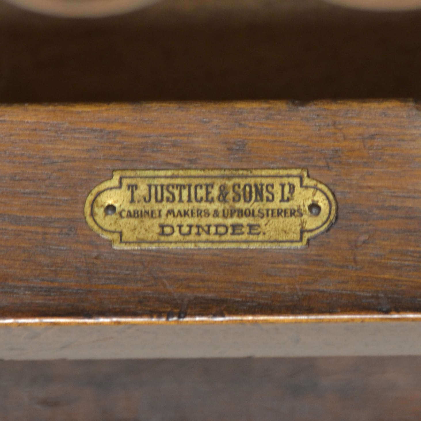 English Cabinet Makers - A to Z. 86 T. Justice and Sons of Dundee