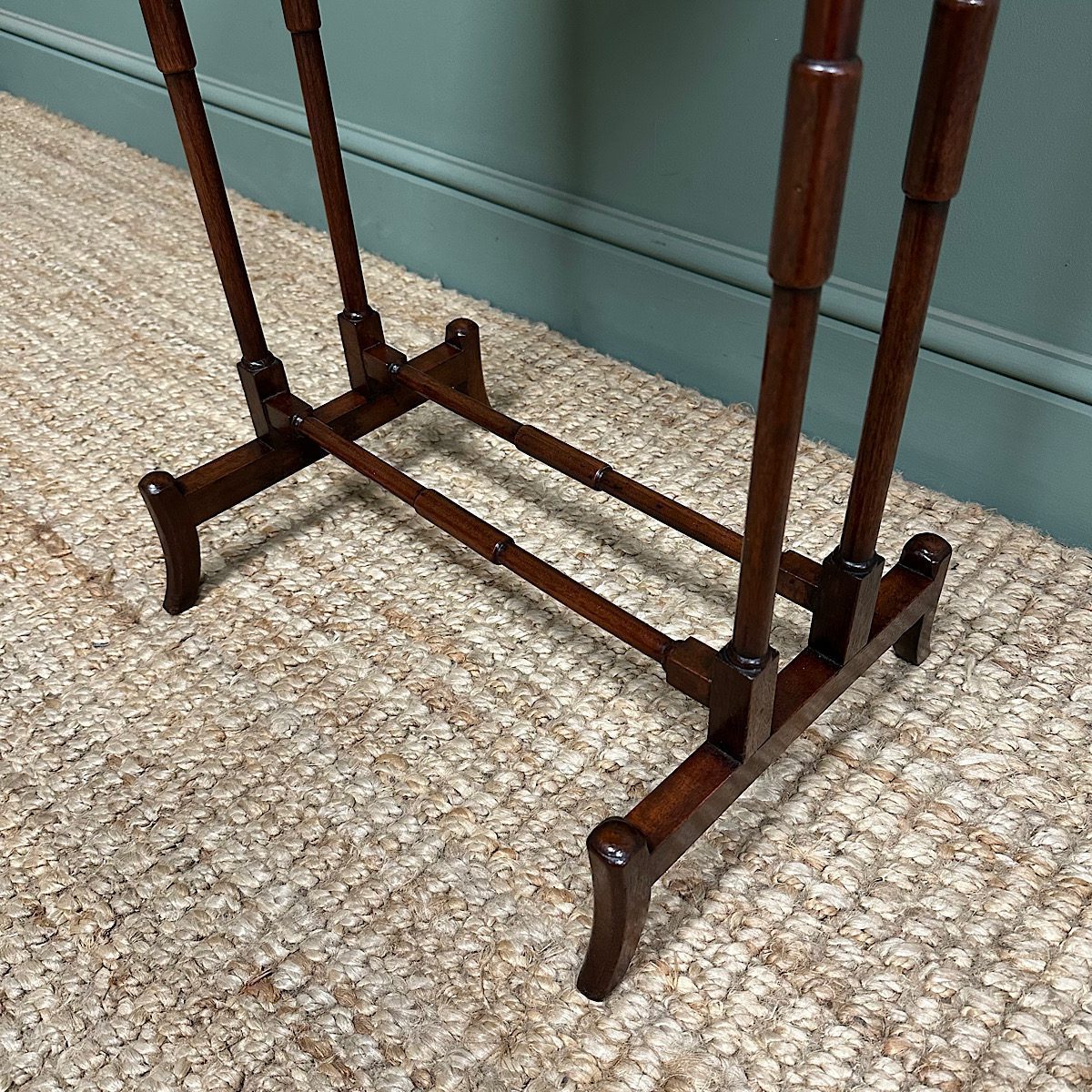 Elegant 19th century Mahogany Antique Lamp Table 6 Elegant 19th century Mahogany Antique Lamp Table