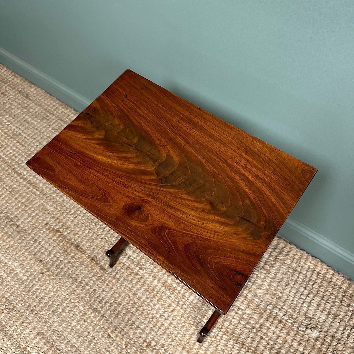 Elegant 19th century Mahogany Antique Lamp Table 4 Elegant 19th century Mahogany Antique Lamp Table