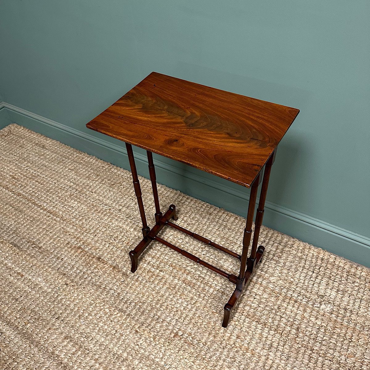 Elegant 19th century Mahogany Antique Lamp Table 3 Elegant 19th century Mahogany Antique Lamp Table